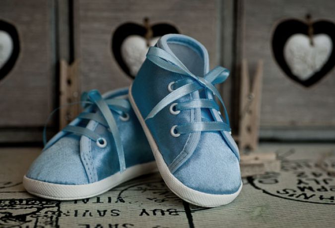 M006-3-Atlasowe-buciki-sznurowane